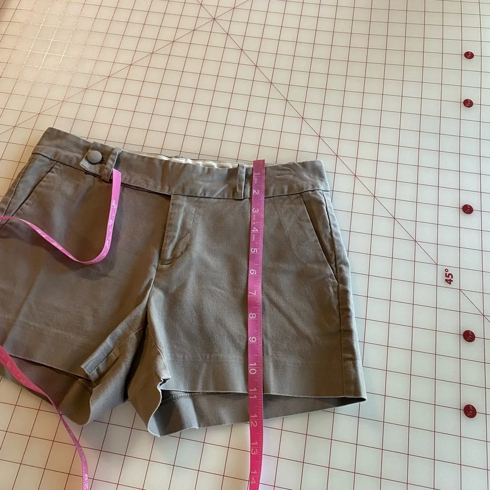 Banana Republic tan beige size 2 petite 2p bermuda casual summer shorts